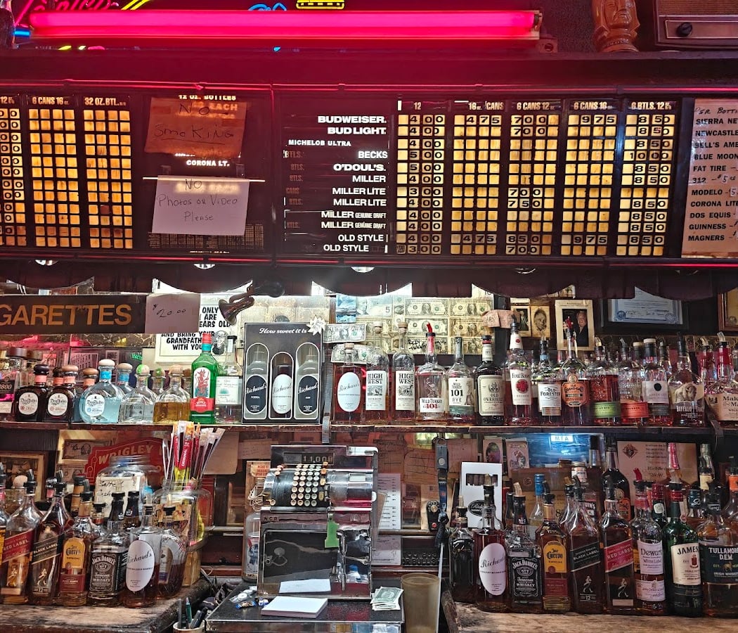 Richard's Bar 1