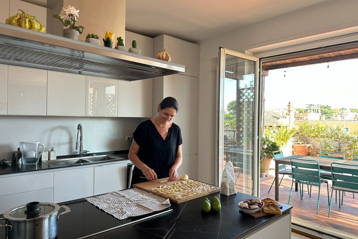 Cooking Class in a Beautiful Roman Home: Pasta Tiramisù and Fun