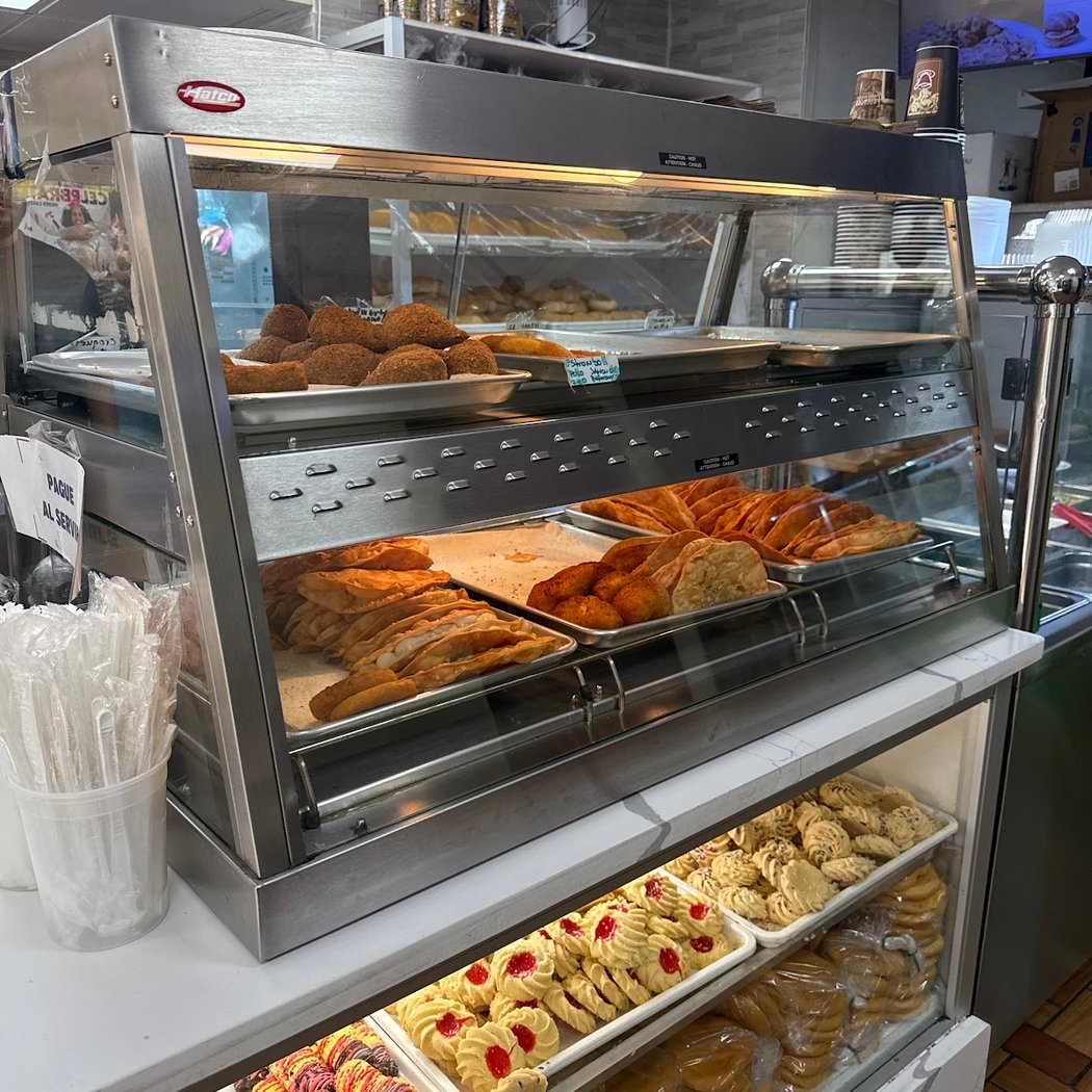 5 Estrellas Bakery & Cafe 2
