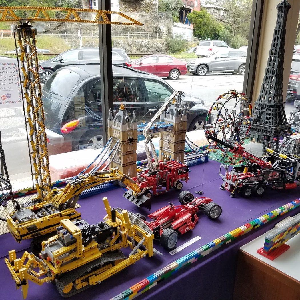 Drop-in Lego Play 1