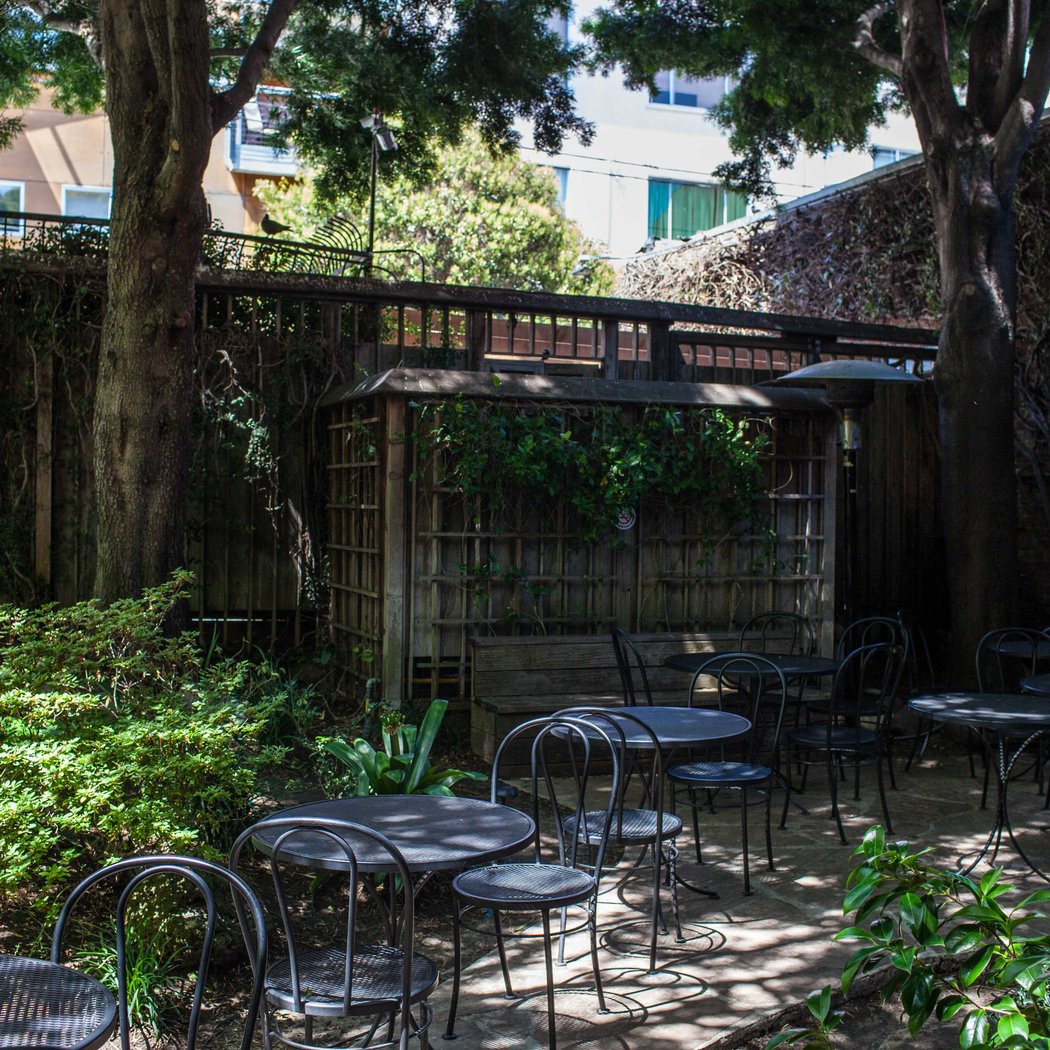 Arlequin Cafe & Food To Go 2