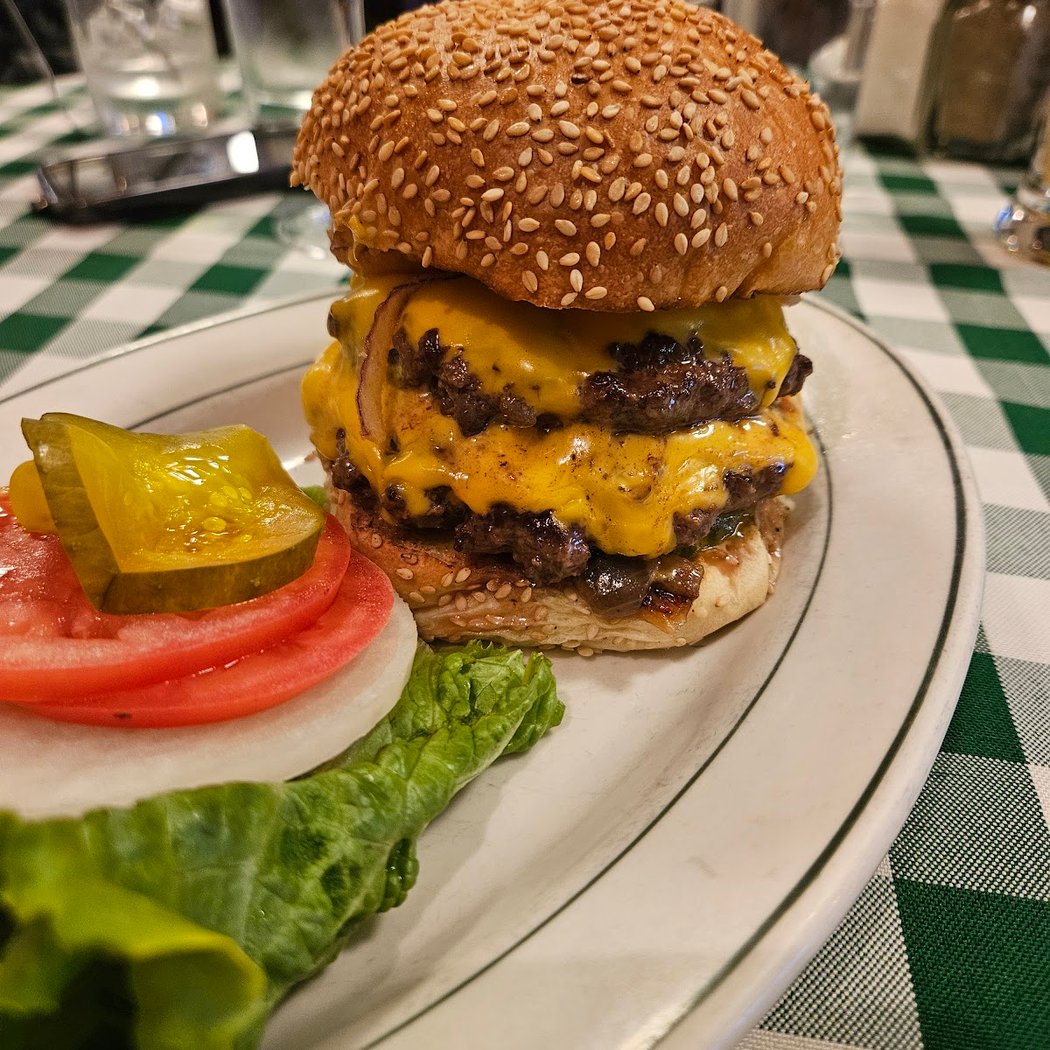 Luke's Bar & Grill 1