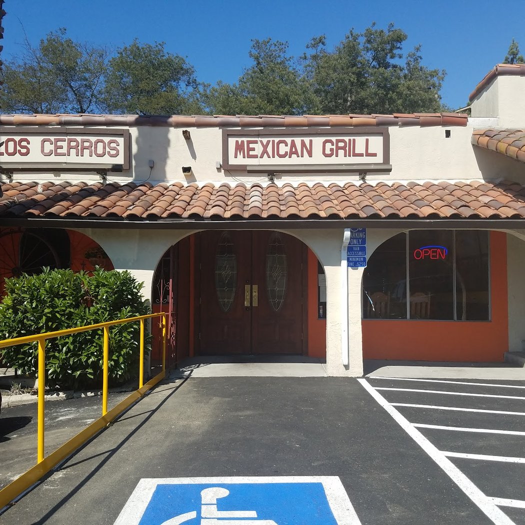 Los Cerros Mexican Grill 2