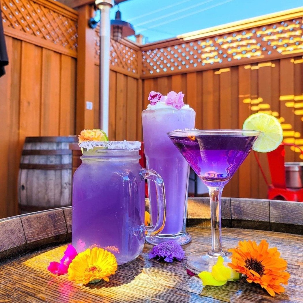 7 Mile House Sports Bar & Grill 1