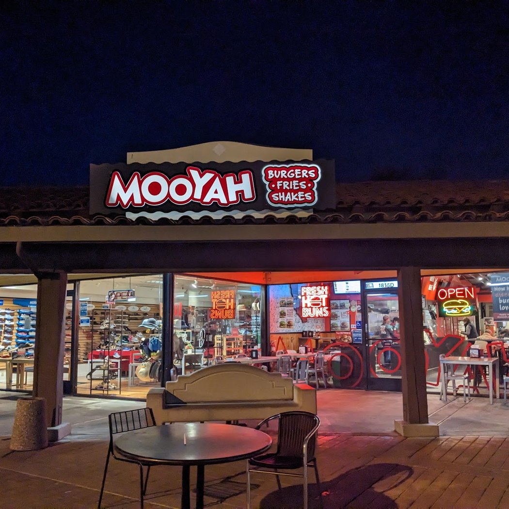 MOOYAH Burgers, Fries & Shakes 3