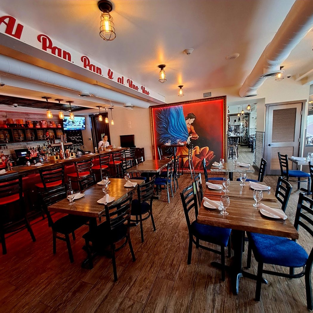 Manchego Tapas Bar & Restaurant 2