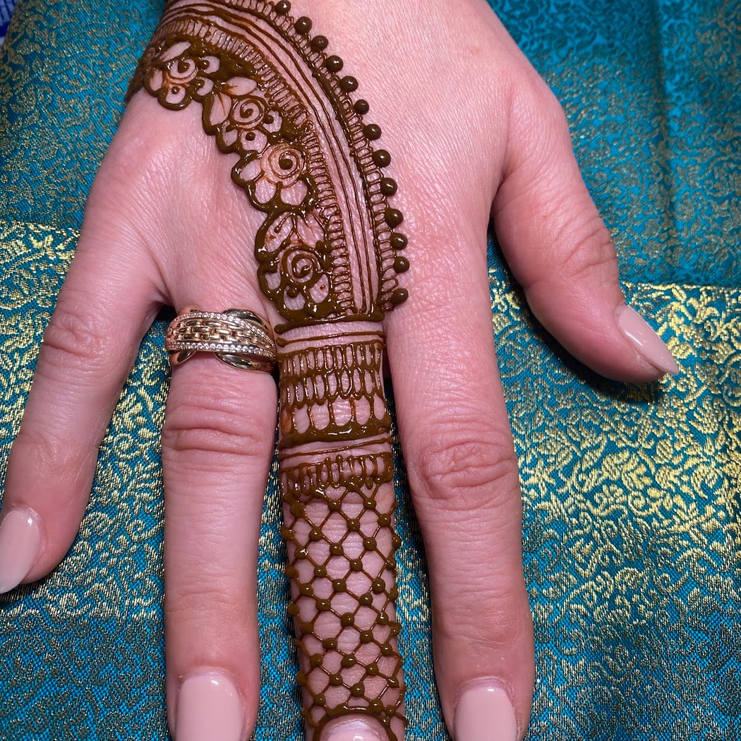 Shilpakala Artworld - Henna, Face Paint, Balloon Twisting, Cloth Alterations 2