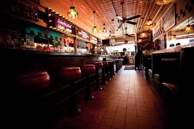 $2 Oysters at Charlie's Kitchen 2