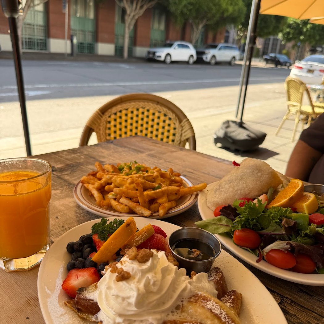 Hollywood Cafe 1