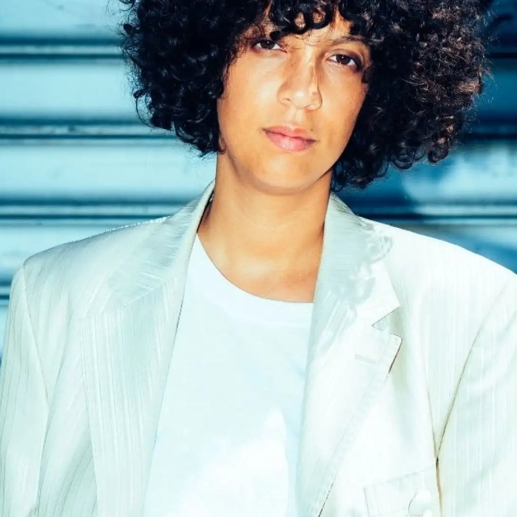 LEONIE PERNET + Confuse 1