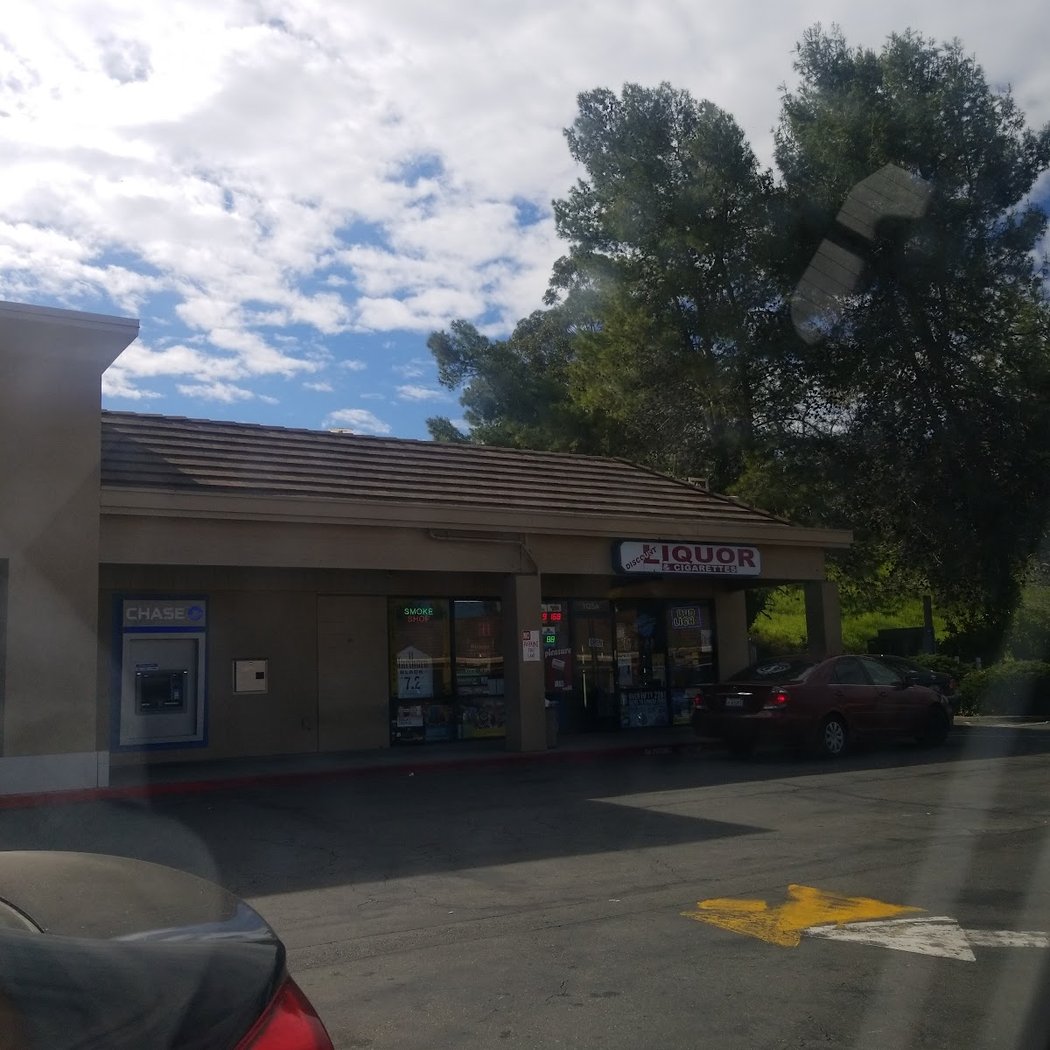Discount liquor & cigarette 3