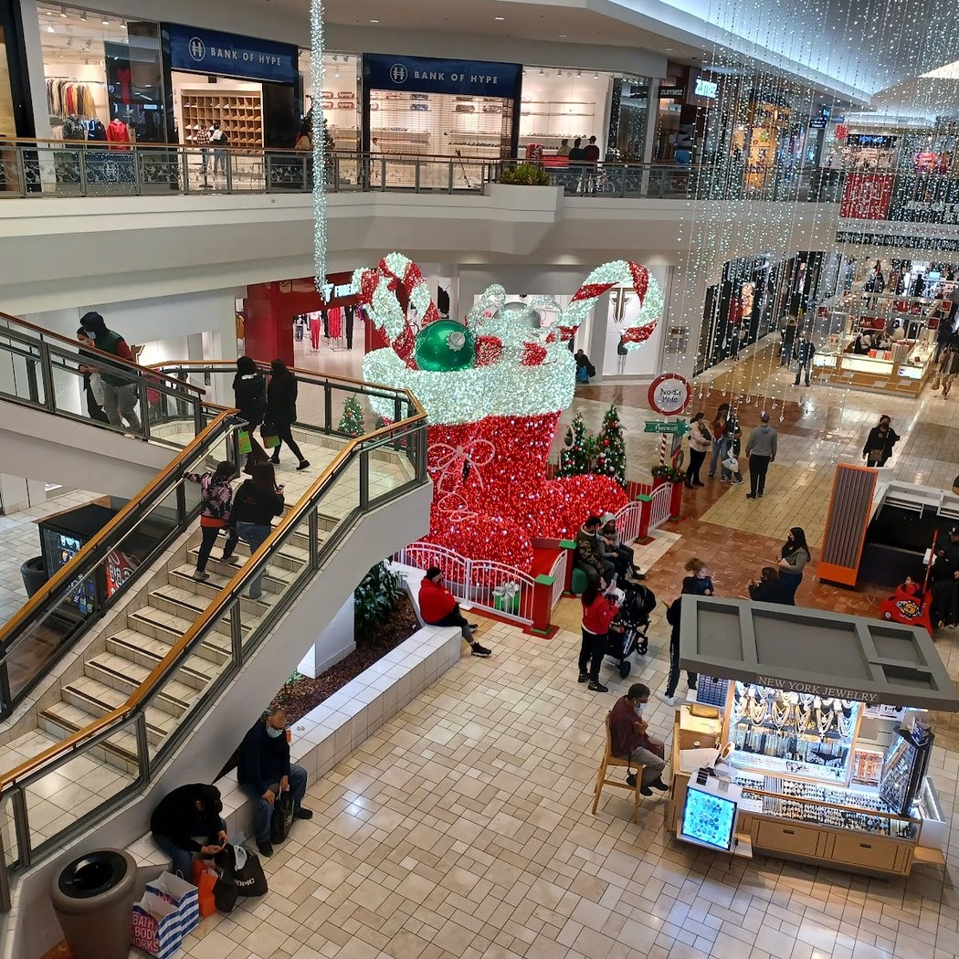 Extended Holiday Hours 3