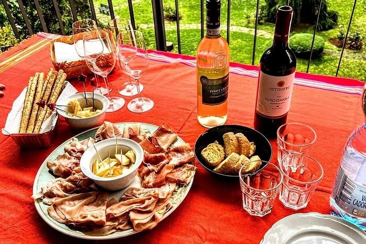 Milan Market Tour & Authentic Italian Aperitivo at a Local's Home