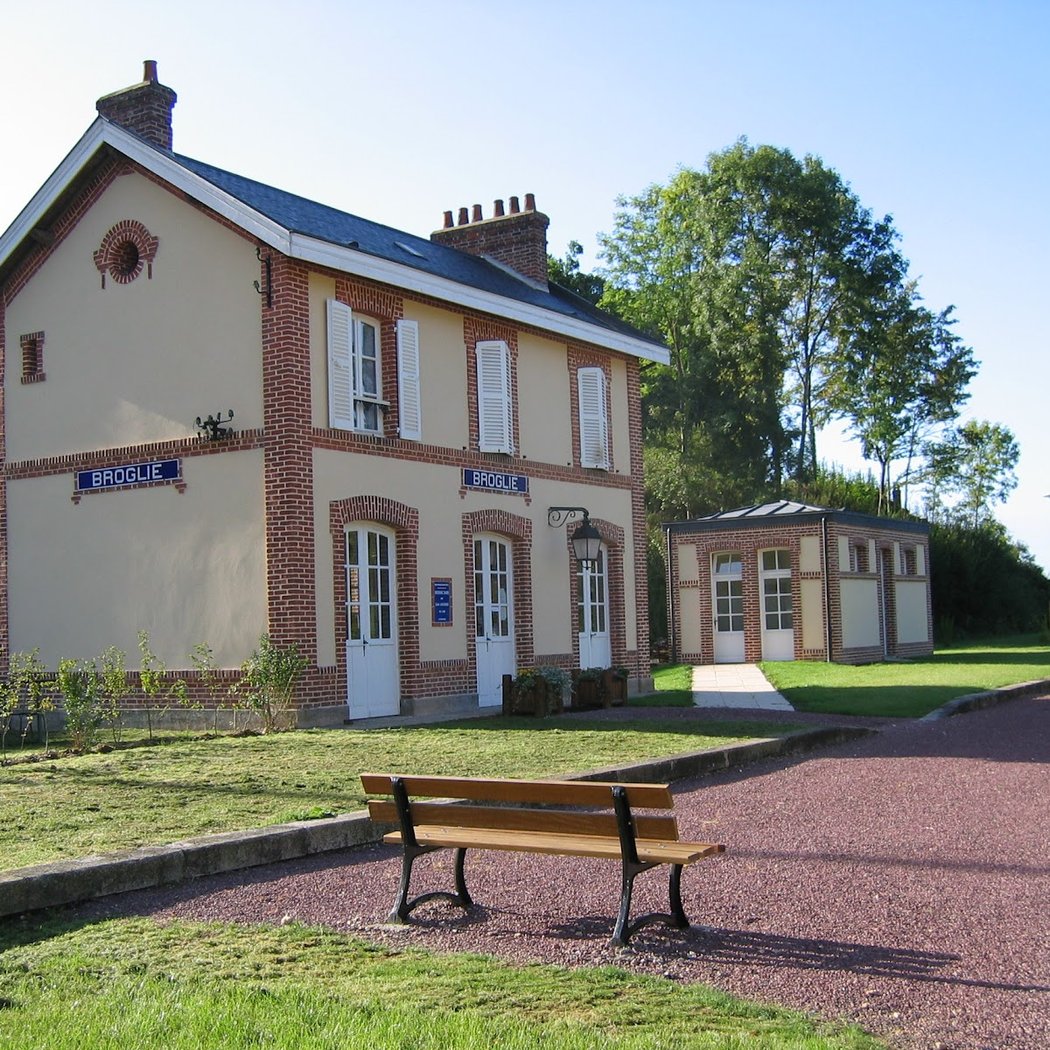 Bibliothéque Frédéric Dard 1
