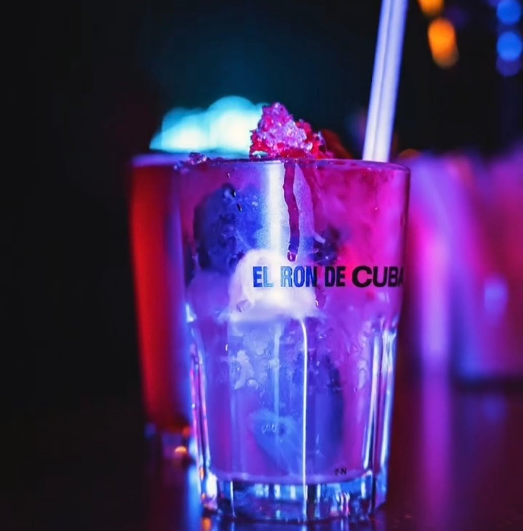 Le Hit Bar - Afterwork, ambiance festive et moments inoubliables 3