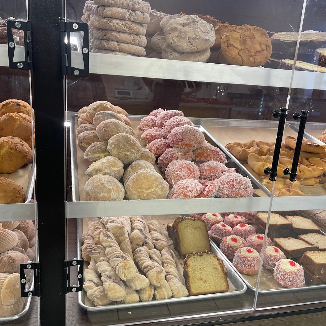 Panaderia La Jaliciense Bakery 3