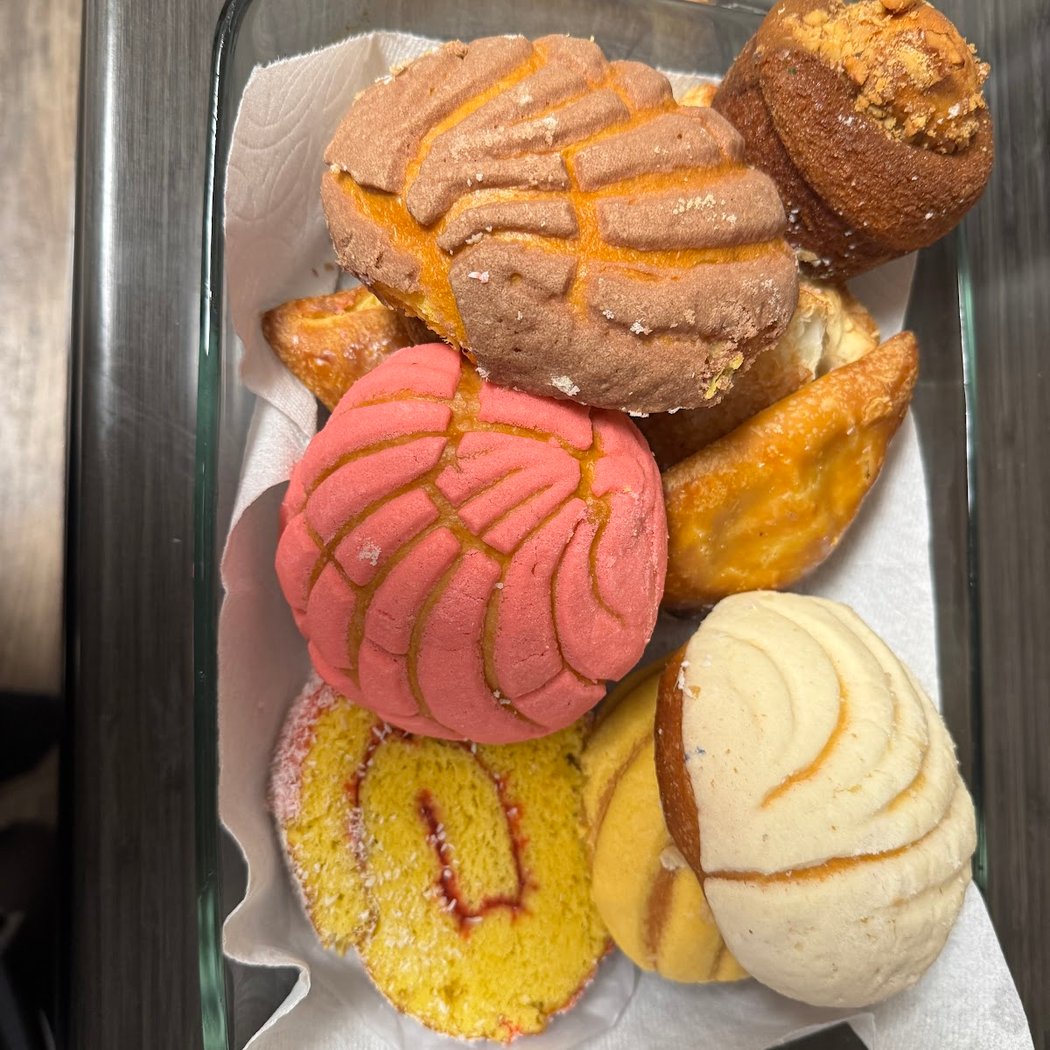 La Reyna Bakery 3