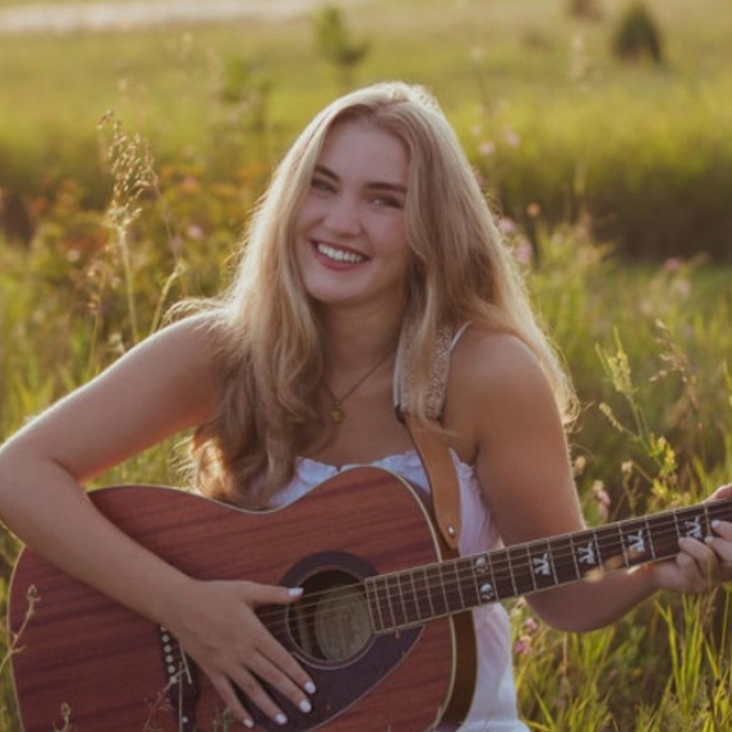 Happy Hour: Lily Bowen 1