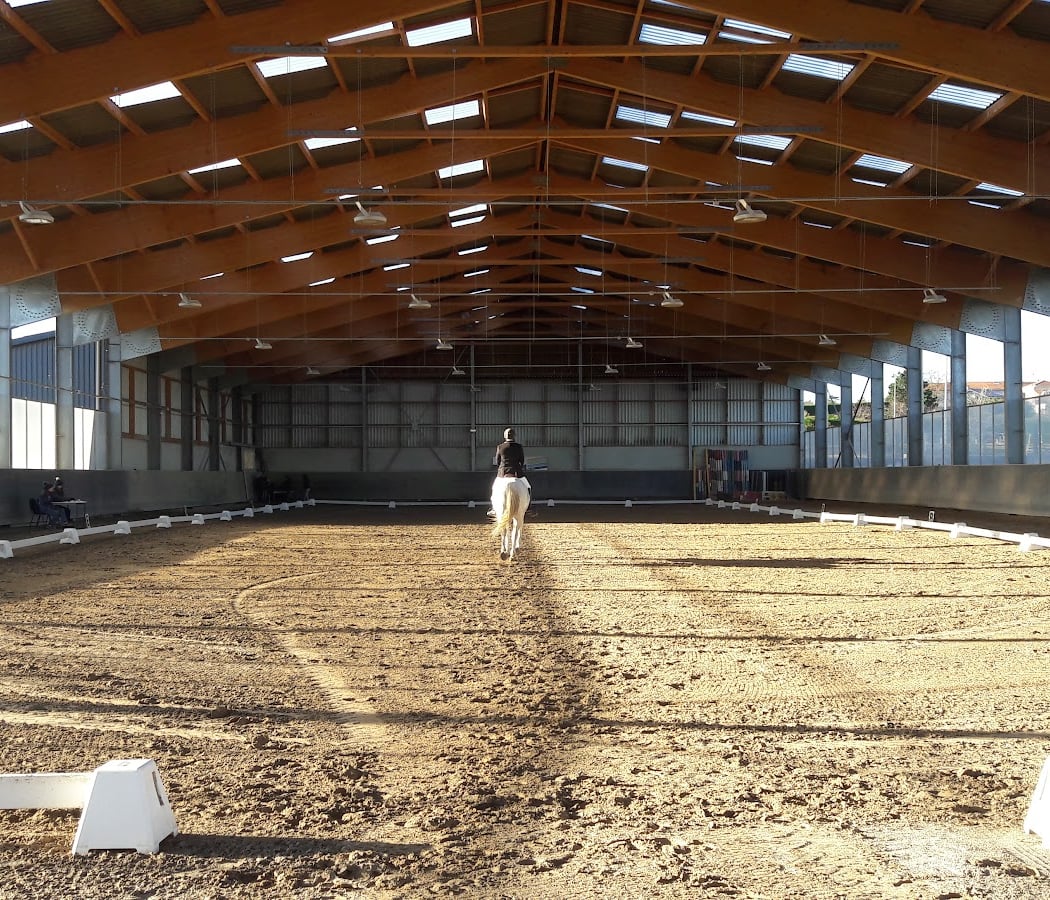 Equestrian Center De La Roche 3