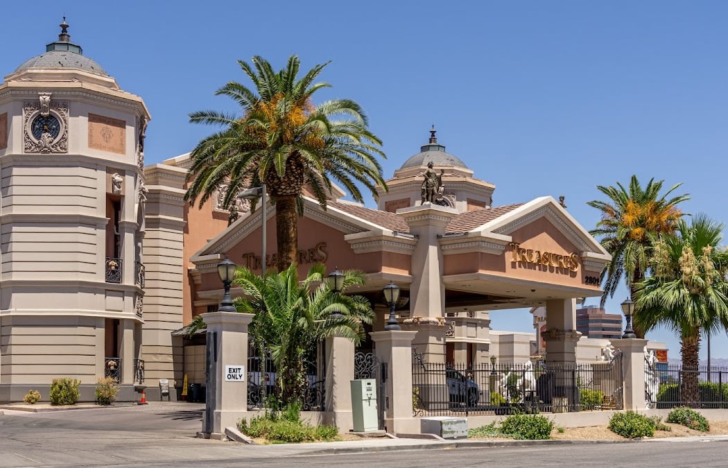 Treasures Gentlemen's Club & Steakhouse 2