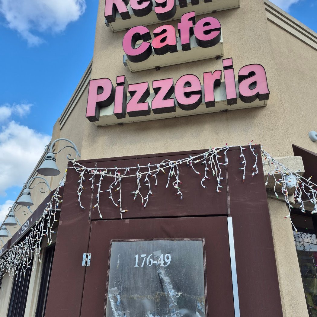 Regina's Pizzeria 3