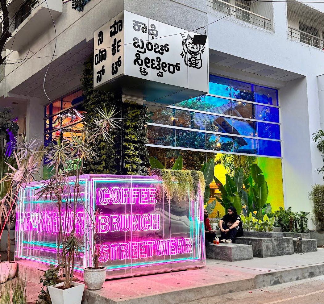 Neon Market 3