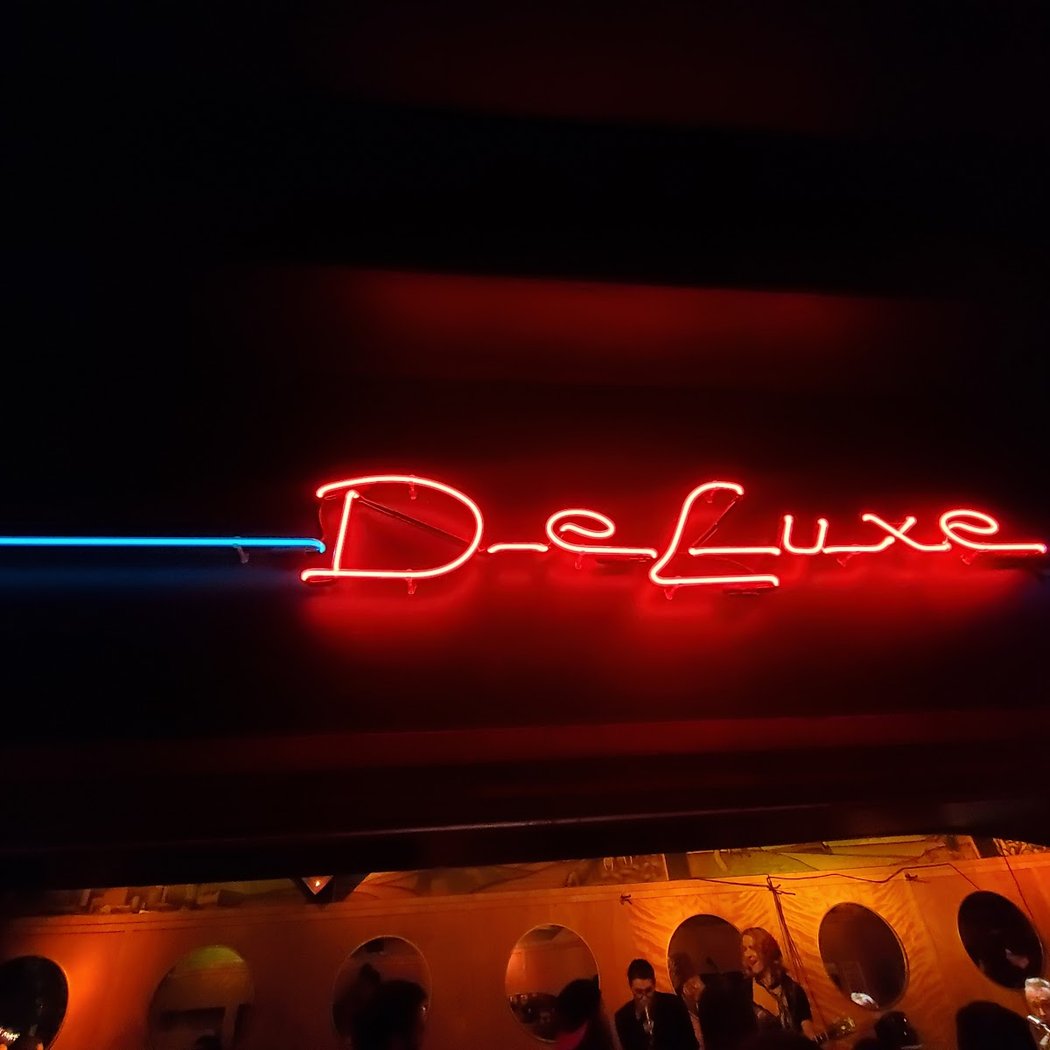 The DeLuxe Live Music | Swell Drinks | Good Times 1