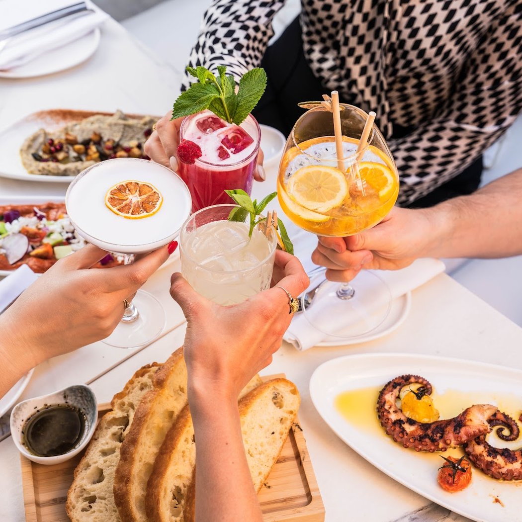 DJ set, cocktails et terrasse méditerranéenne cachée : CIRA prolonge l’été
