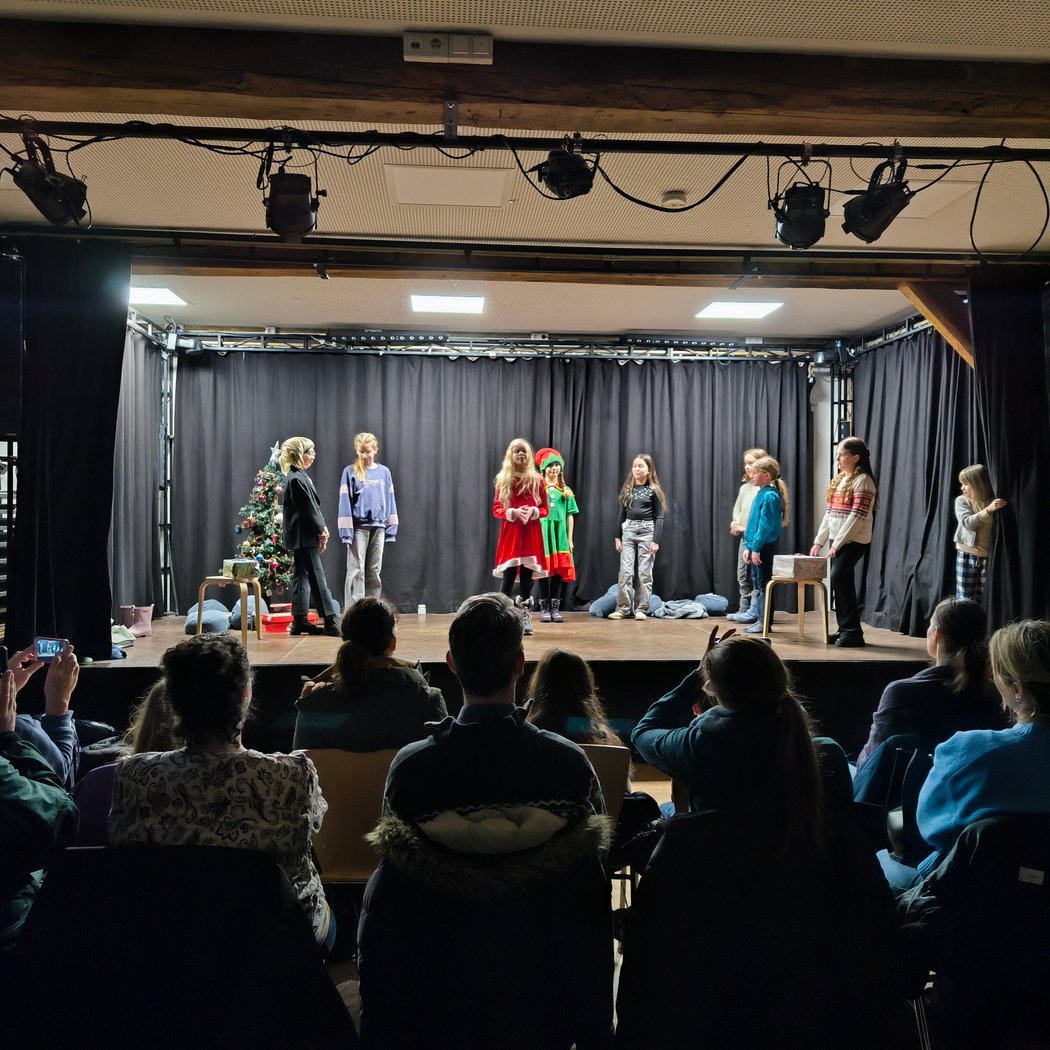Theaterspielen (Aug-Okt)