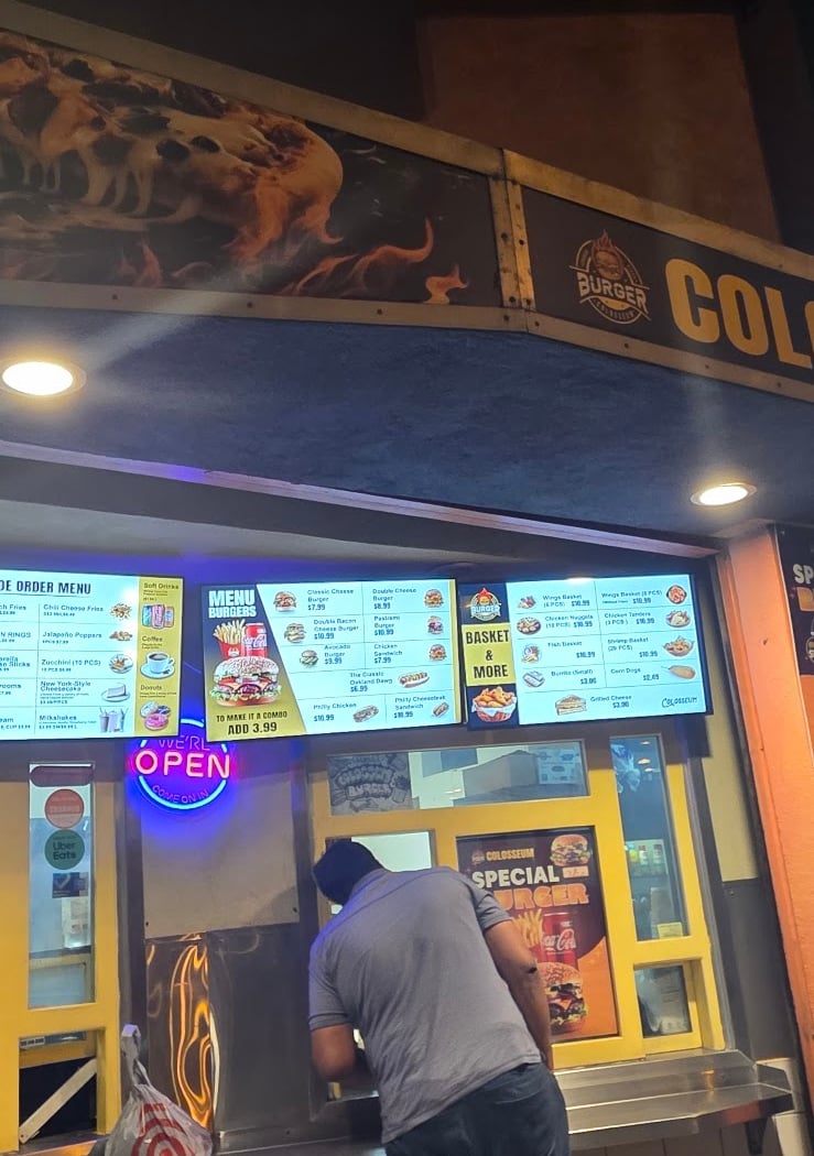 Coliseum burger n pizza 3