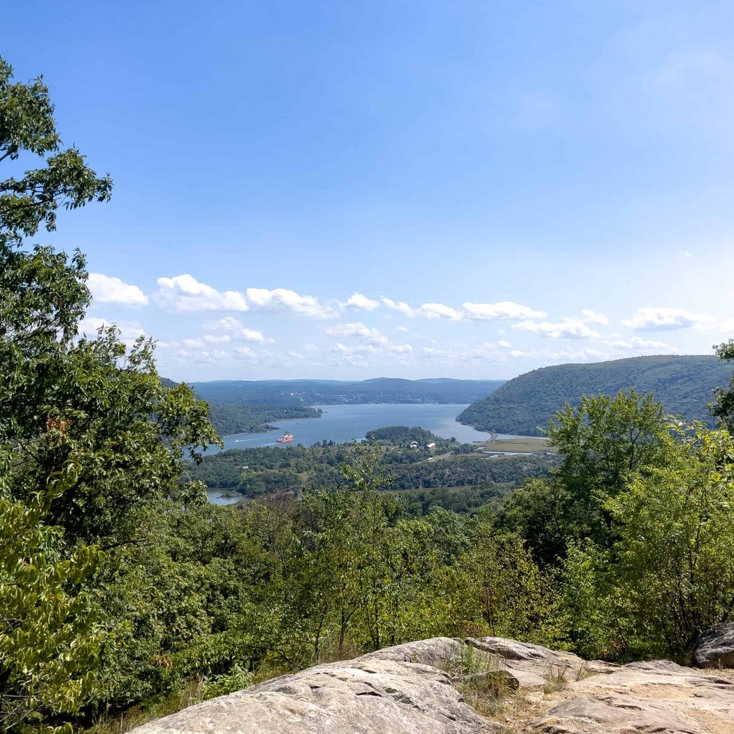 Suffern Bear Mountain Trail Trailhead 1