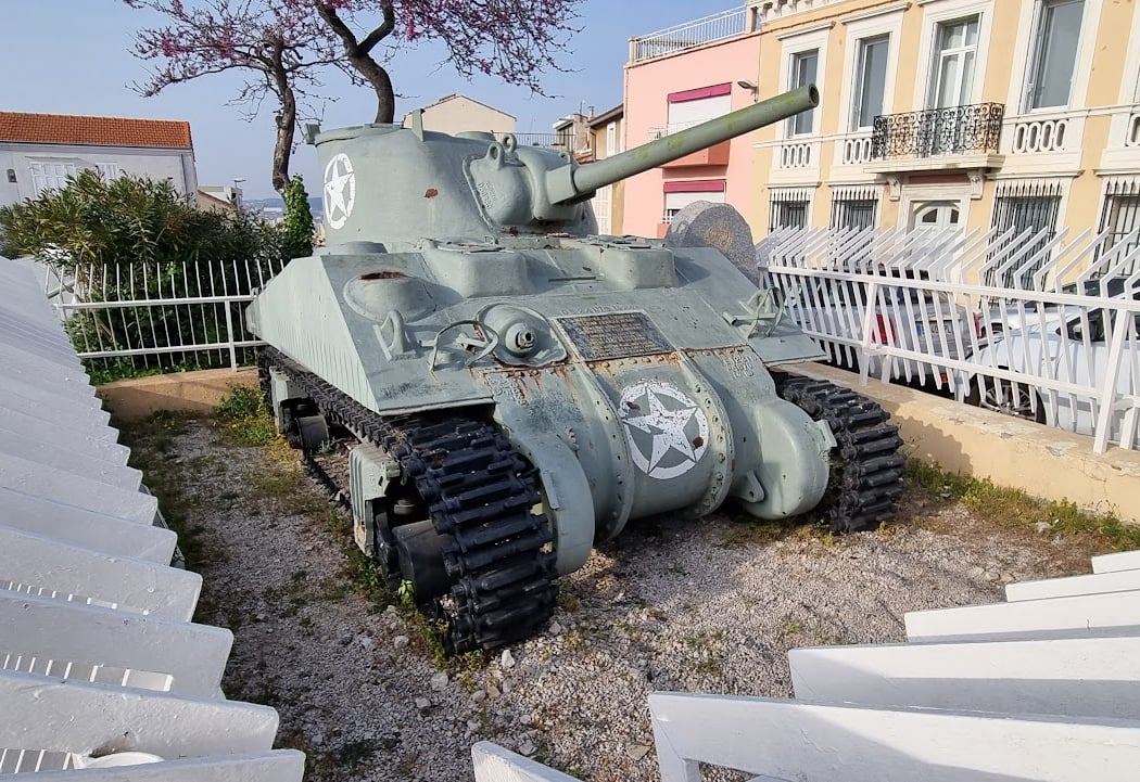Pl. du Colonel Edon 1