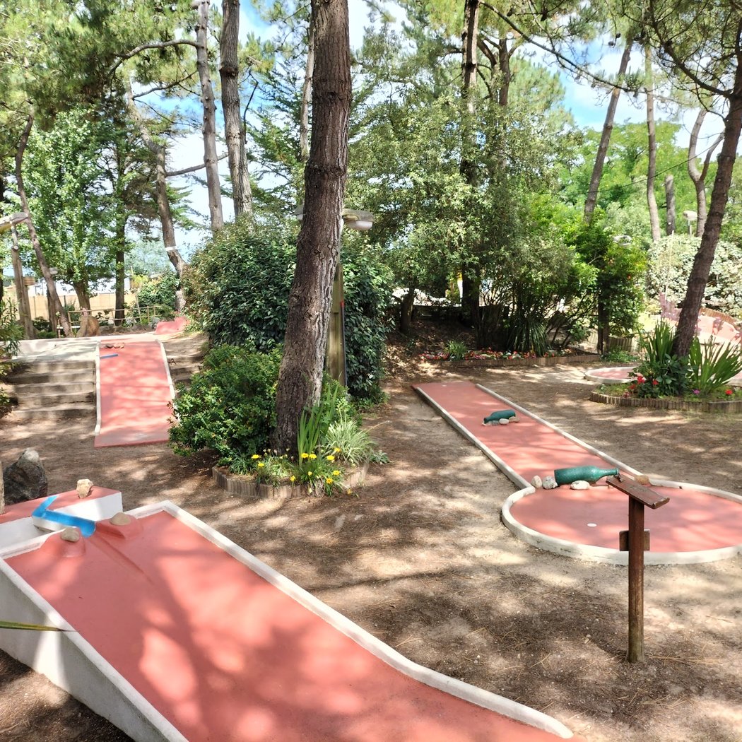 MINI-GOLF Loisirs des Marines 3