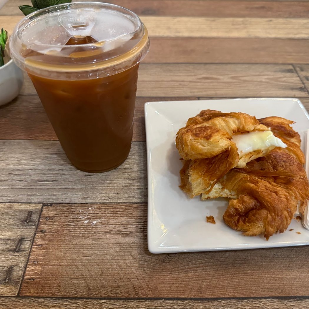 Mon Amour Coffee & Wine Dyckman 3