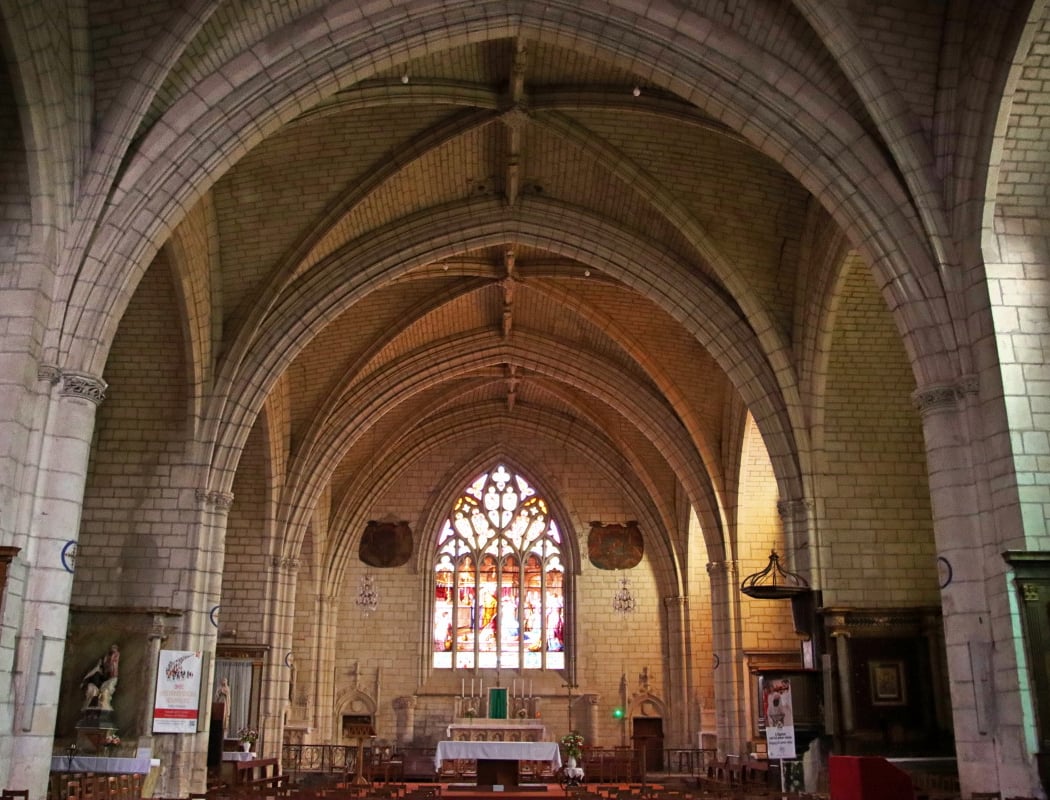 Église Saint-Médard de Thouars 1