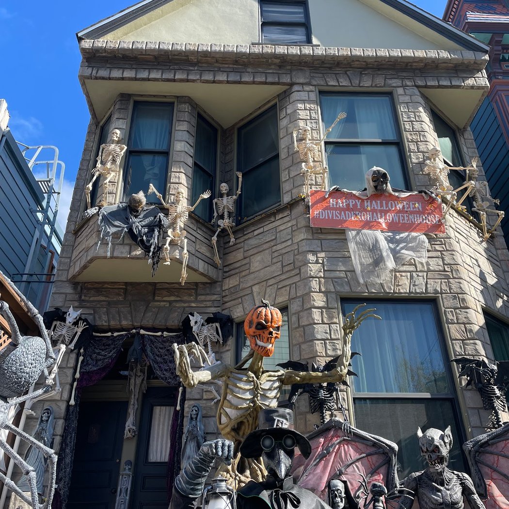 The Divisadero Halloween House 1