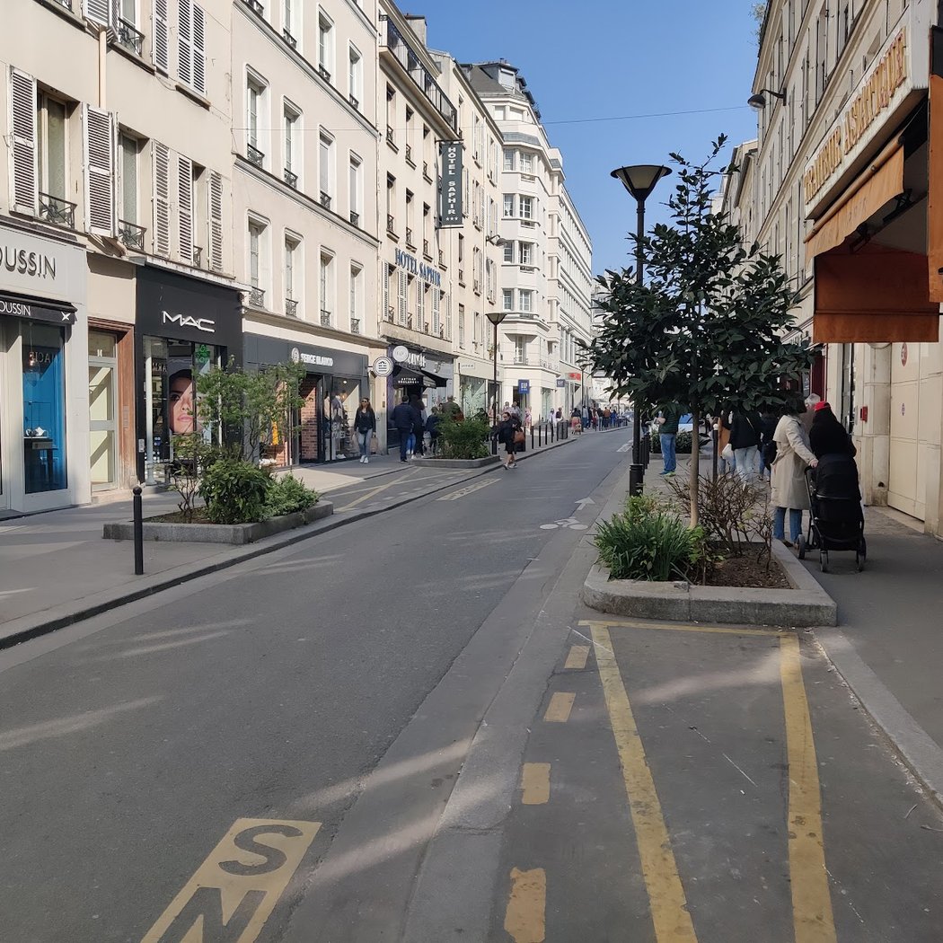 Browse Chic Boutiques on Rue du Commerce 3