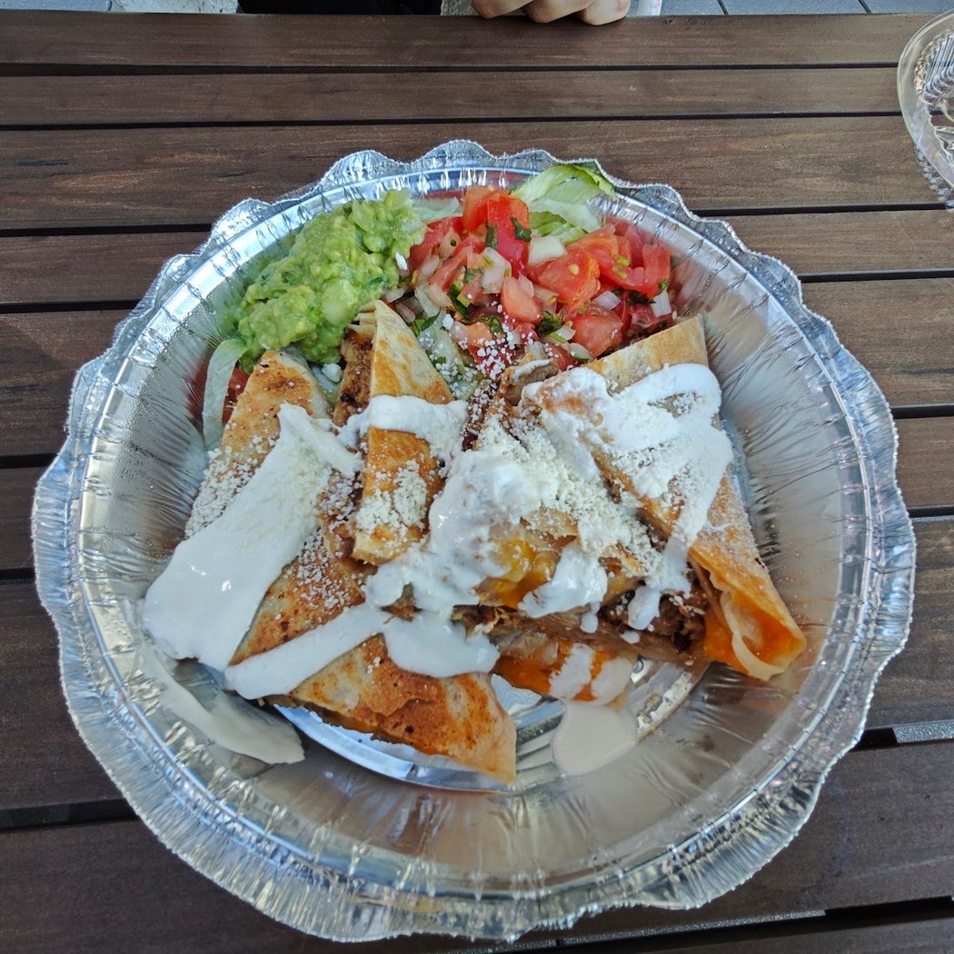 Los Cuñados Taqueria Movil 1