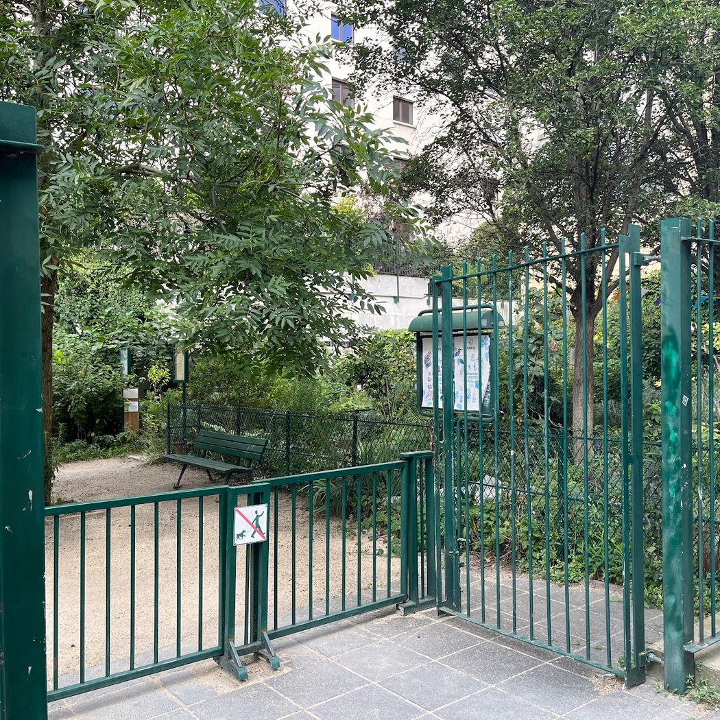 Square Jules Verne 2