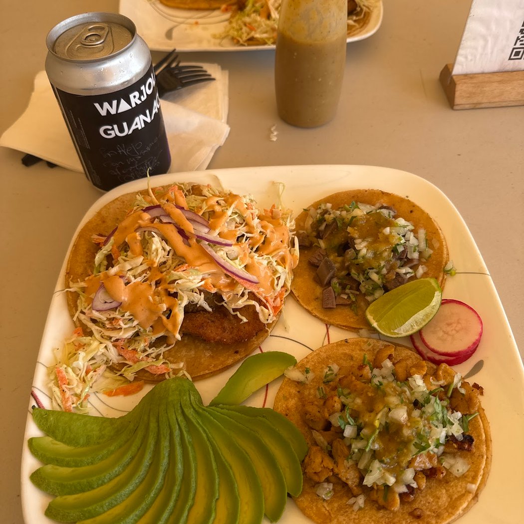 Mi Casita Mariscos Taqueria (Food truck) 3