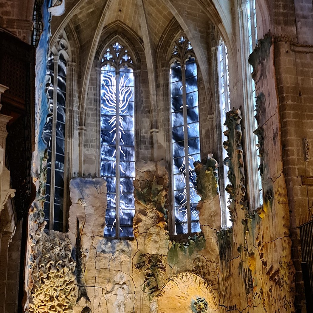 Gaudí at the Cathedral of Mallorca. Liturgy, art and modernity