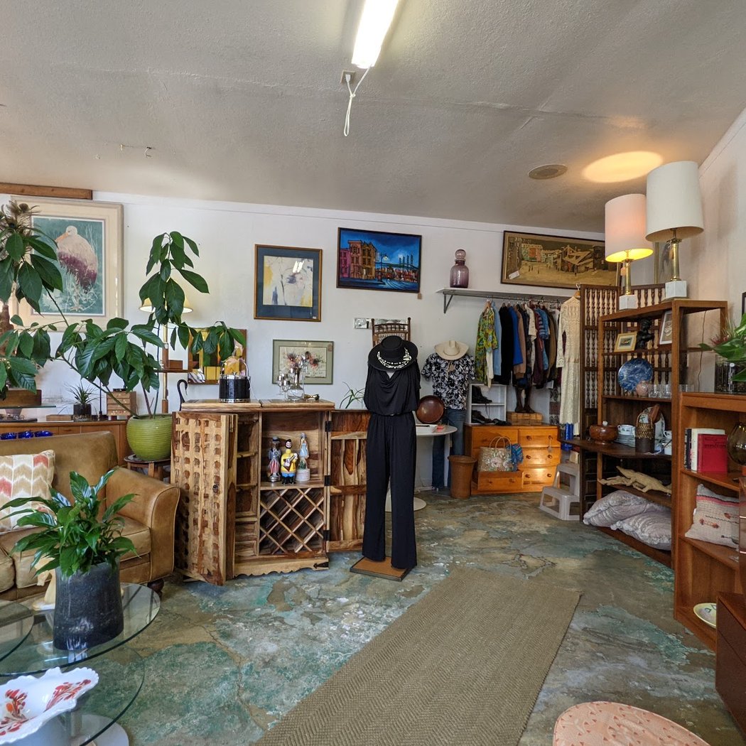 R &J Estate Sales Consignment Store 1