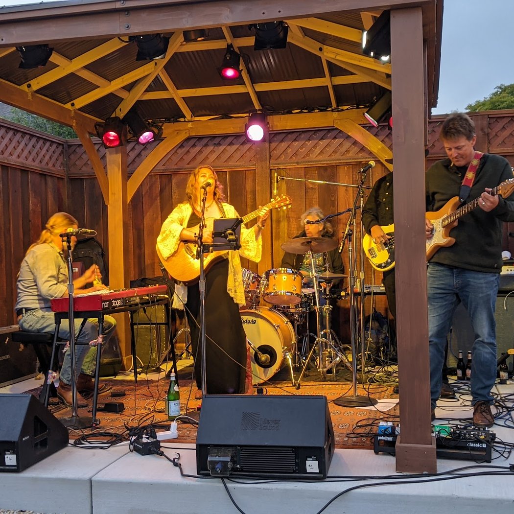 Dale Watson & His Lone Stars w/ Mae McCoy & Her Neon Stars 1