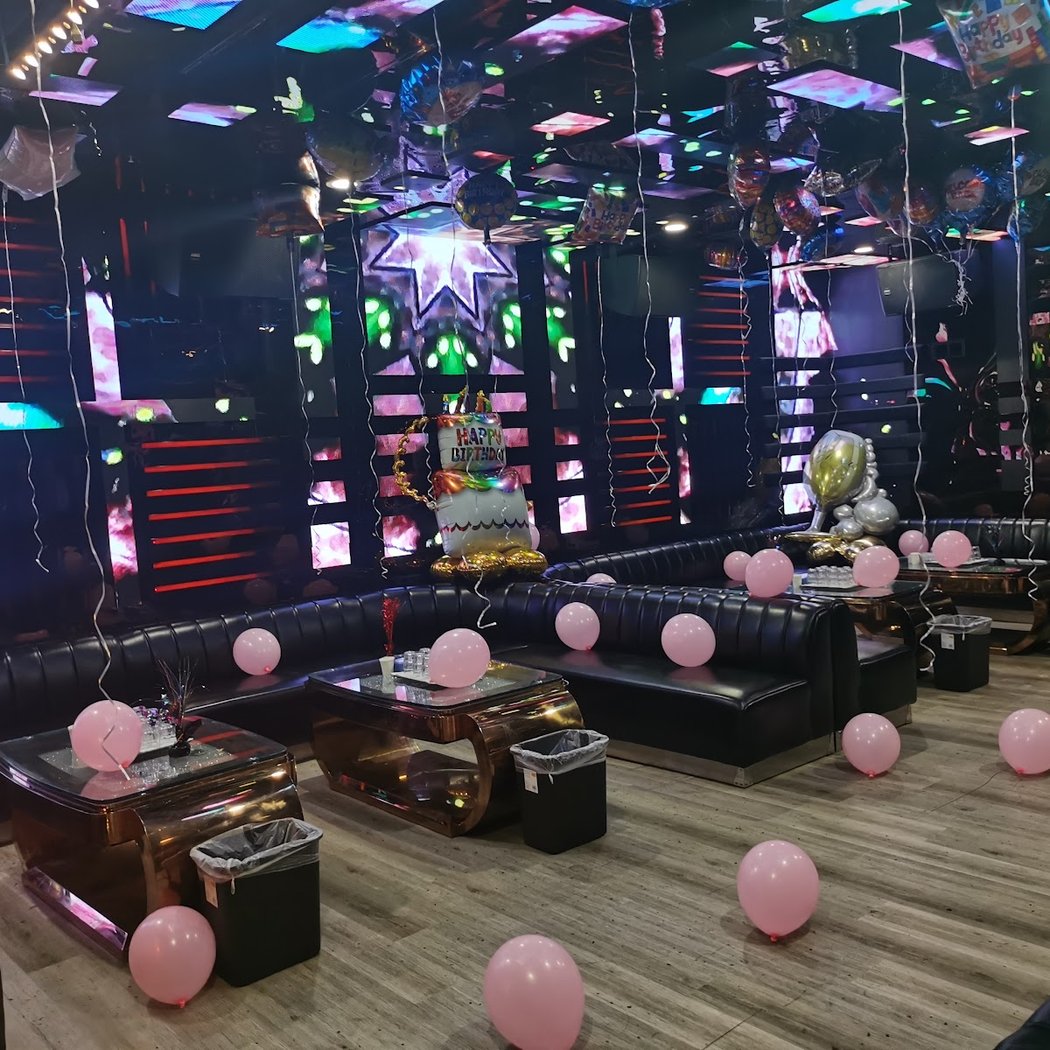 W Club 1