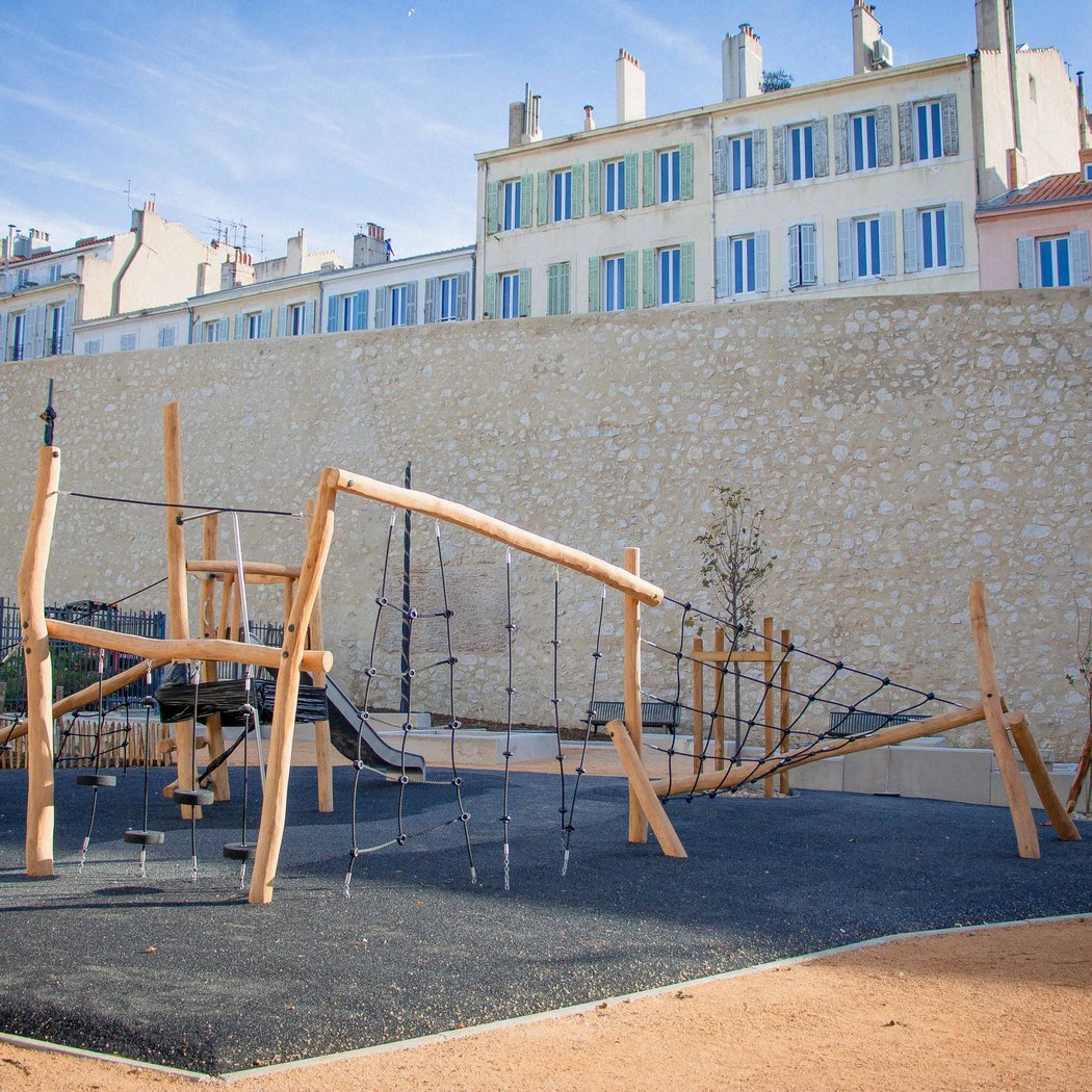 Saint Nicolas Garden 1