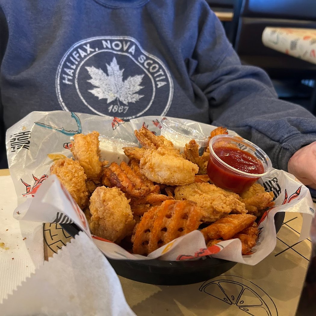 Hook & Reel Cajun Seafood & Bar 4