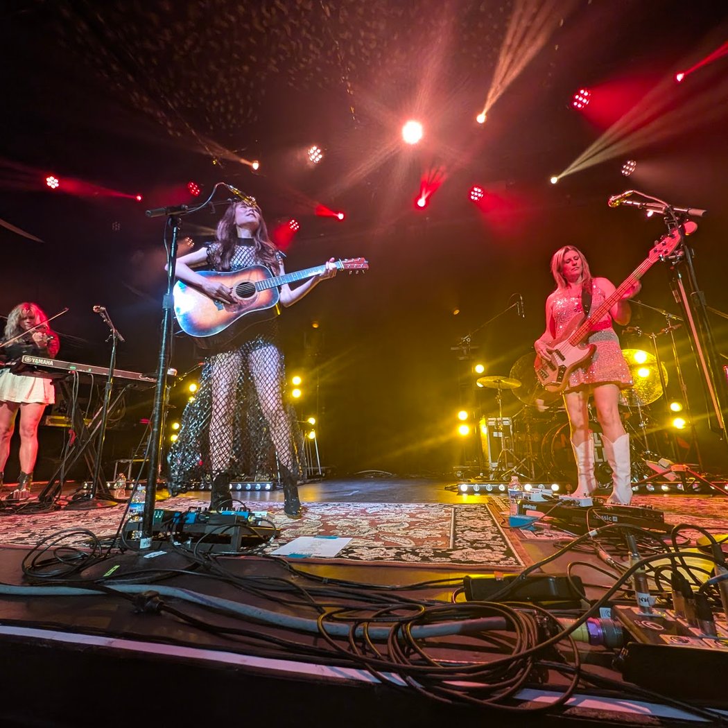 Molly Tuttle, Kaitlin Butts, Cecilia Castleman 1