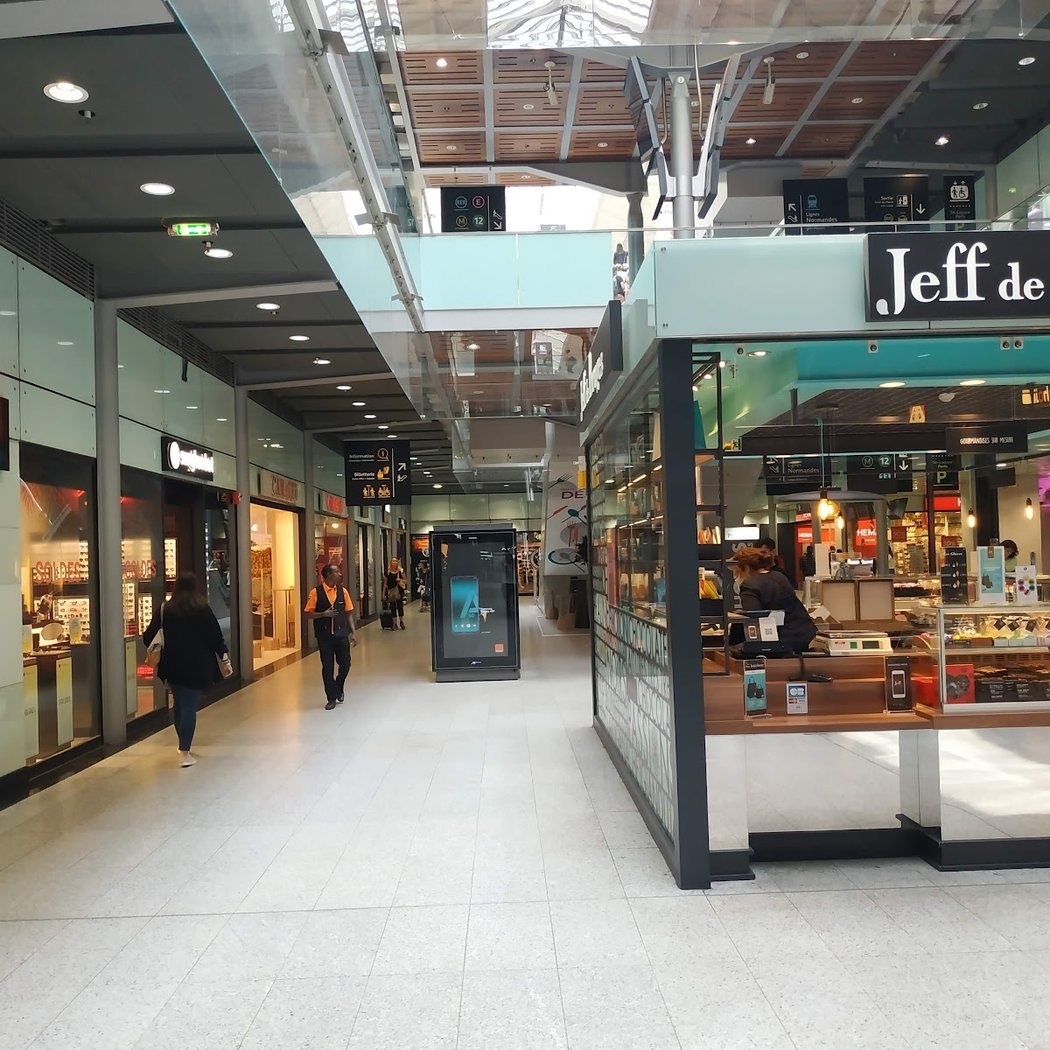 Shopping centre "Saint-Lazare" 2
