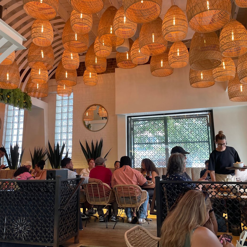 Weekend Brunch with Live DJs 2