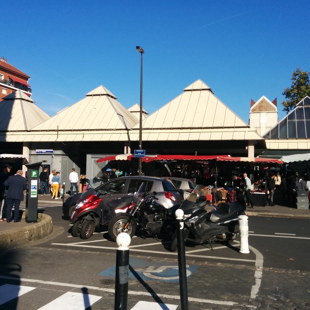 Marché Place du 8 Mai 2
